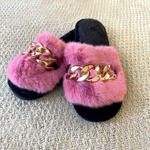 Pink Fur Slides 💕